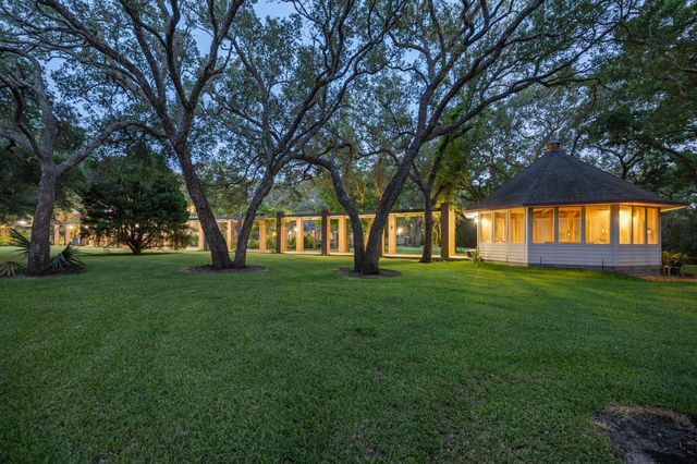 4102 Fm 1862, Blessing, TX 77419