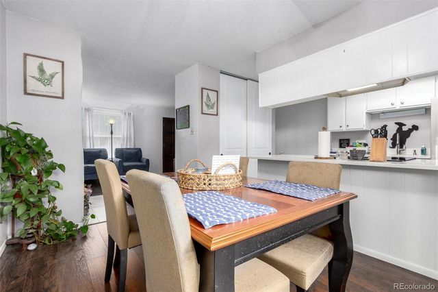 1977 S Oakland Way, Aurora, CO 80014