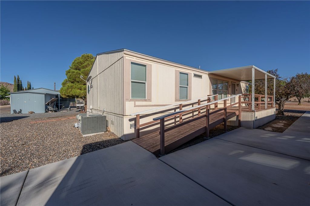 1125 E Aralia Dr, Kingman, AZ 86409