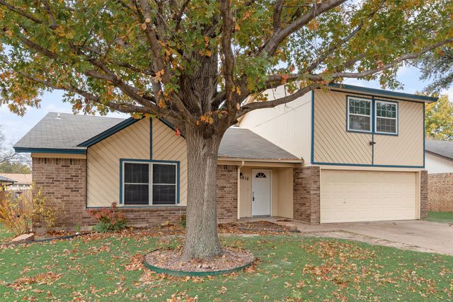 516 Roberts Drive, Saginaw, TX 76179