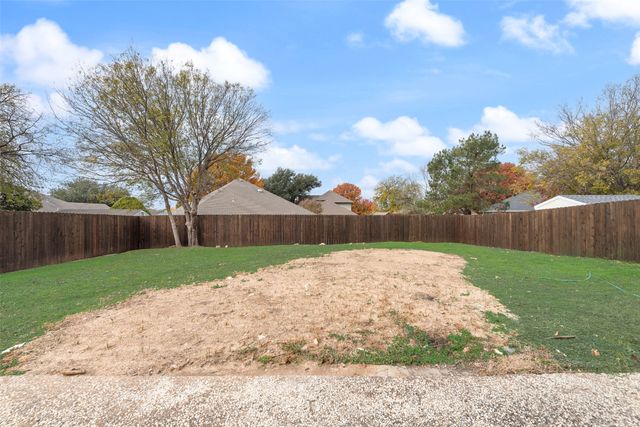 516 Roberts Drive, Saginaw, TX 76179