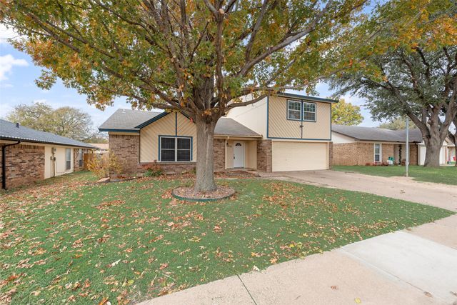 516 Roberts Drive, Saginaw, TX 76179