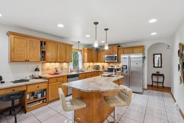 7170 S Countryside DRIVE, Franklin, WI 53132
