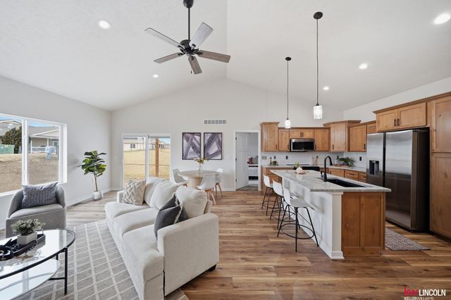 711 Terrace View Drive, Lincoln, NE 68372