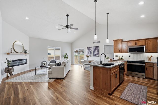 711 Terrace View Drive, Lincoln, NE 68372