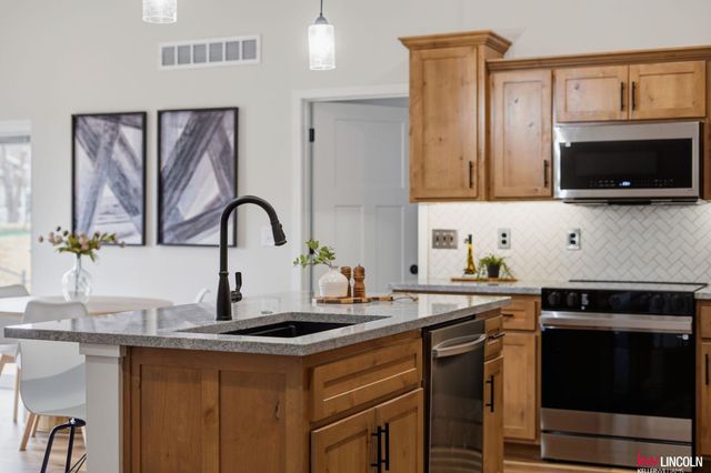 711 Terrace View Drive, Lincoln, NE 68372