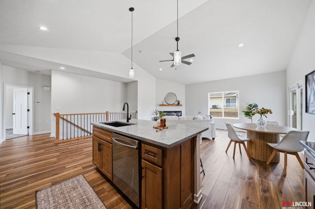 711 Terrace View Drive, Lincoln, NE 68372