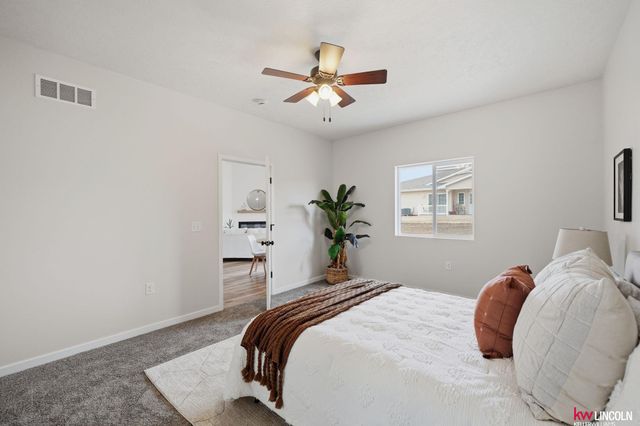 711 Terrace View Drive, Lincoln, NE 68372