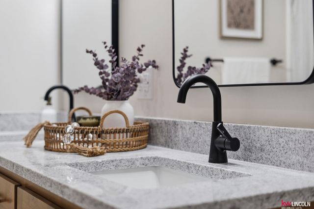 711 Terrace View Drive, Lincoln, NE 68372