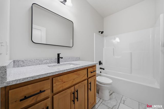 711 Terrace View Drive, Lincoln, NE 68372