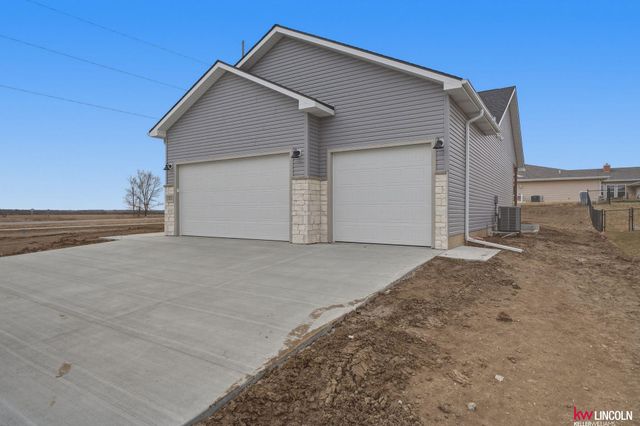 711 Terrace View Drive, Lincoln, NE 68372