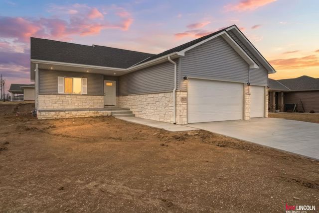 711 Terrace View Drive, Lincoln, NE 68372