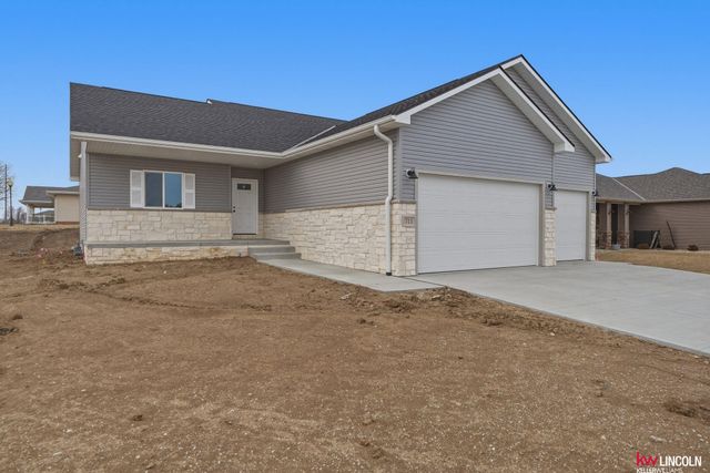 711 Terrace View Drive, Lincoln, NE 68372