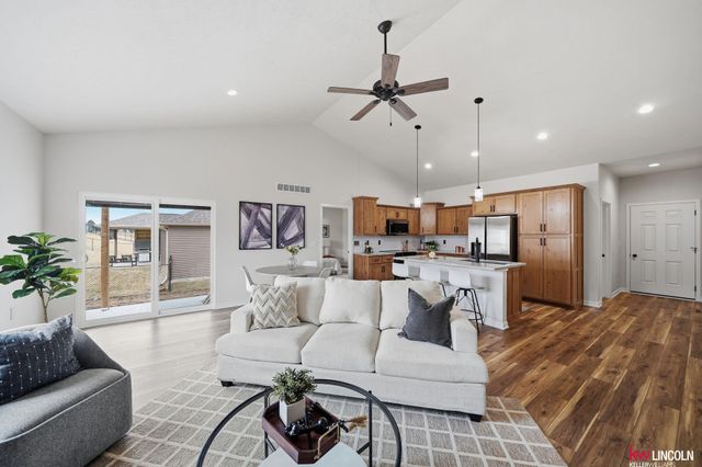 711 Terrace View Drive, Lincoln, NE 68372