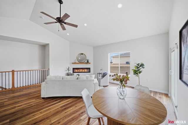 711 Terrace View Drive, Lincoln, NE 68372