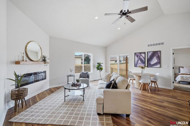 711 Terrace View Drive, Lincoln, NE 68372