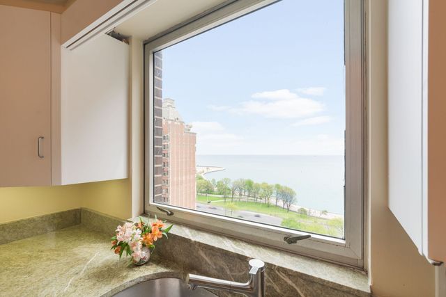 1515 N Astor Street 17BC, Chicago, IL 60610