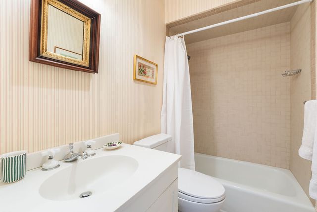 1515 N Astor Street 17BC, Chicago, IL 60610