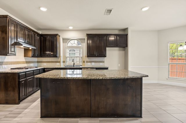 7116 Playa Imperial Lane, Grand Prairie, TX 75054