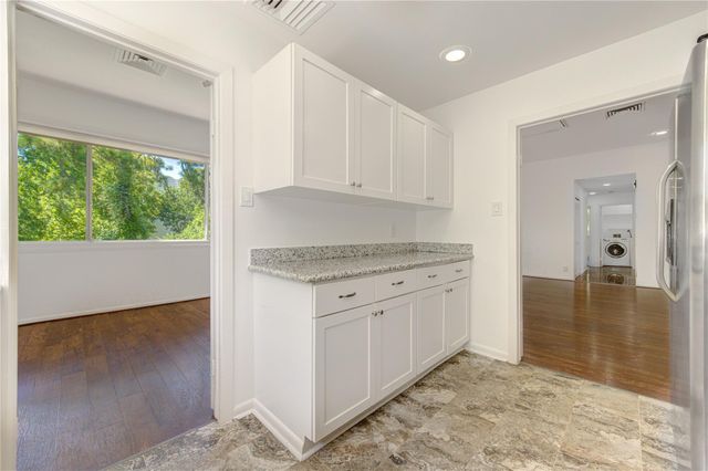 49 Briar Hollow Lane 101, Houston, TX 77027