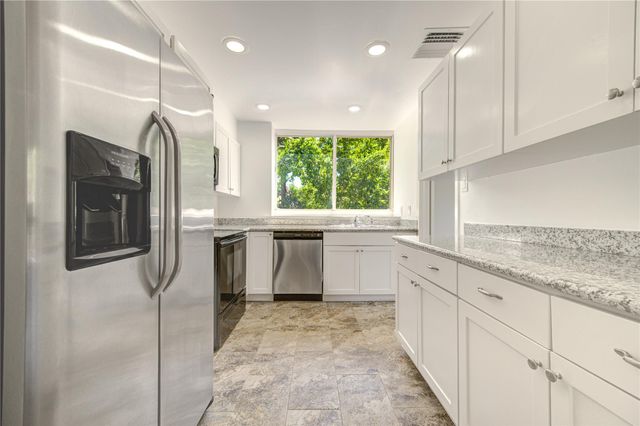 49 Briar Hollow Lane 101, Houston, TX 77027