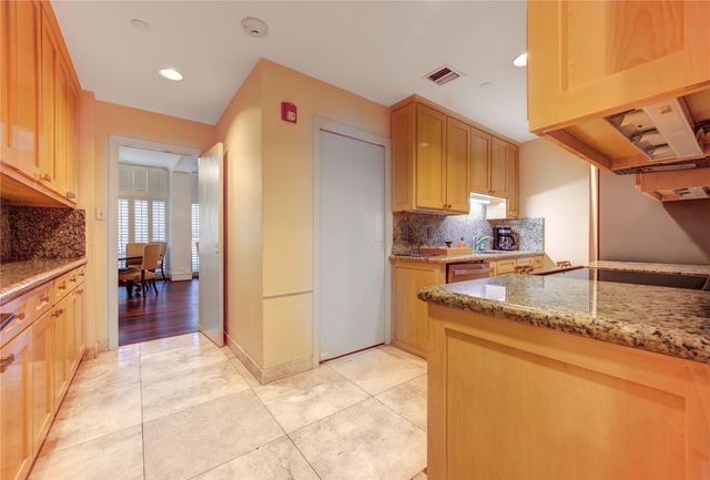 49 Briar Hollow Lane 101, Houston, TX 77027