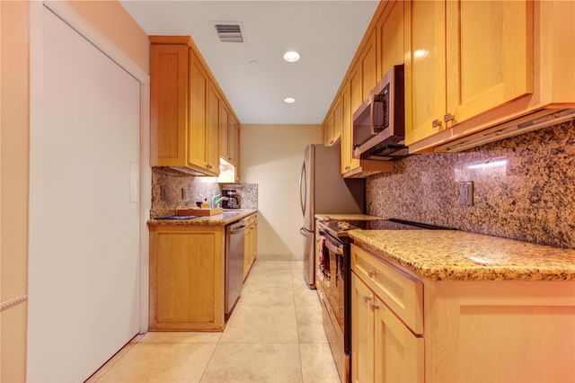 49 Briar Hollow Lane 101, Houston, TX 77027