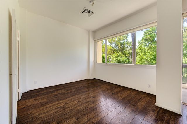 49 Briar Hollow Lane 101, Houston, TX 77027