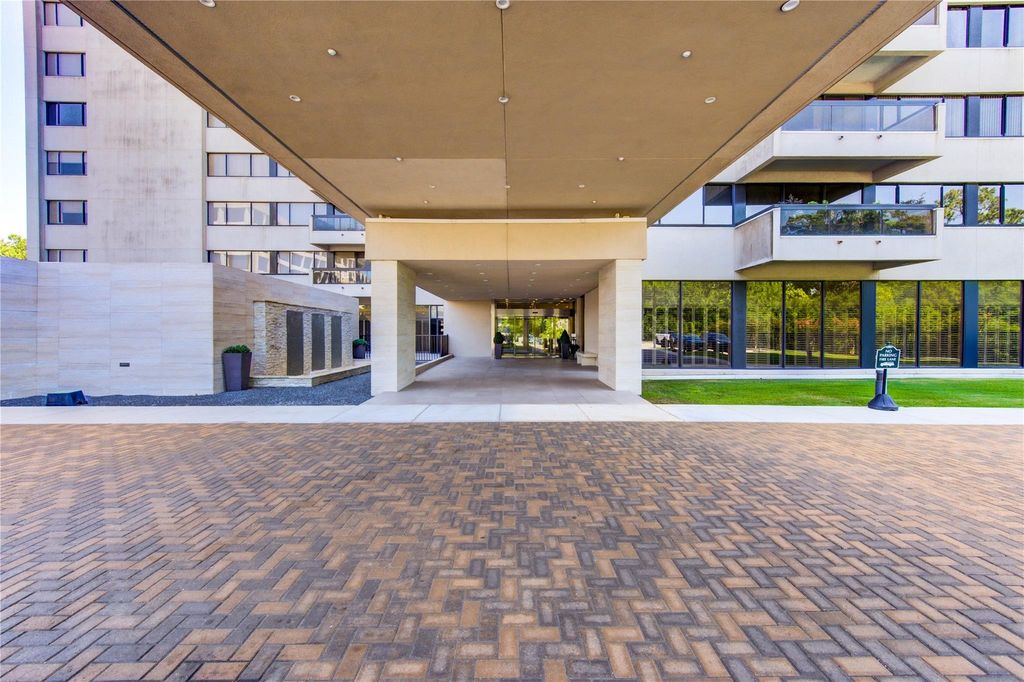 49 Briar Hollow Lane 101, Houston, TX 77027