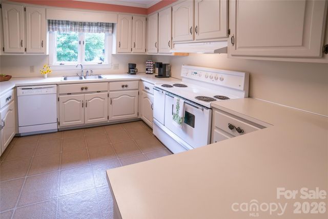 417 Stonecroft Drive SE, Lenoir, NC 28645