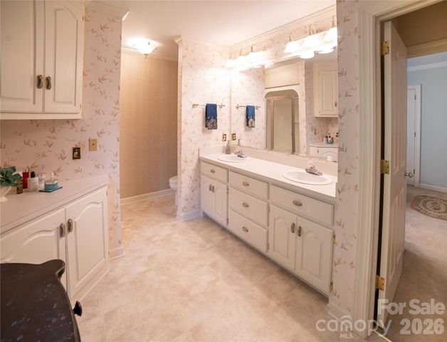 417 Stonecroft Drive SE, Lenoir, NC 28645