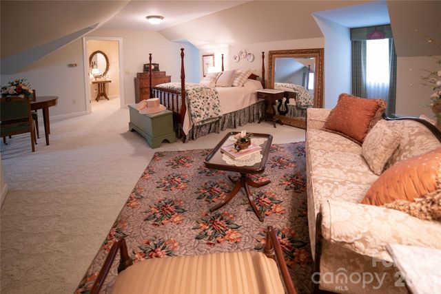 417 Stonecroft Drive SE, Lenoir, NC 28645