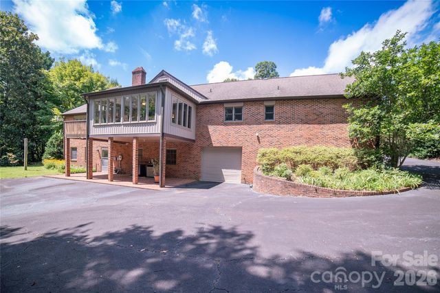 417 Stonecroft Drive SE, Lenoir, NC 28645