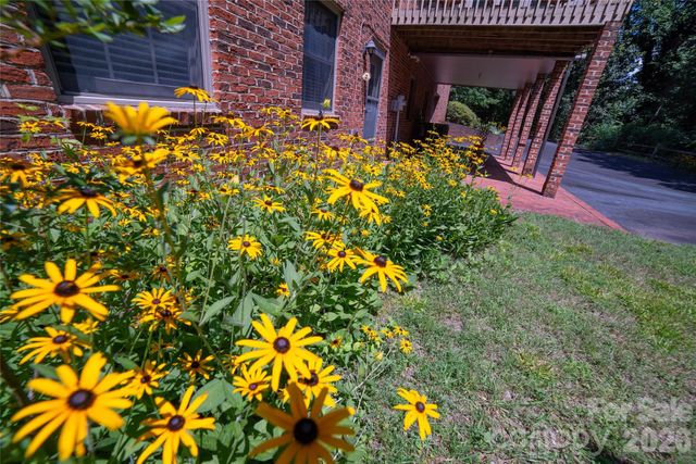 417 Stonecroft Drive SE, Lenoir, NC 28645