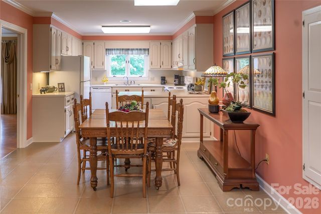417 Stonecroft Drive SE, Lenoir, NC 28645