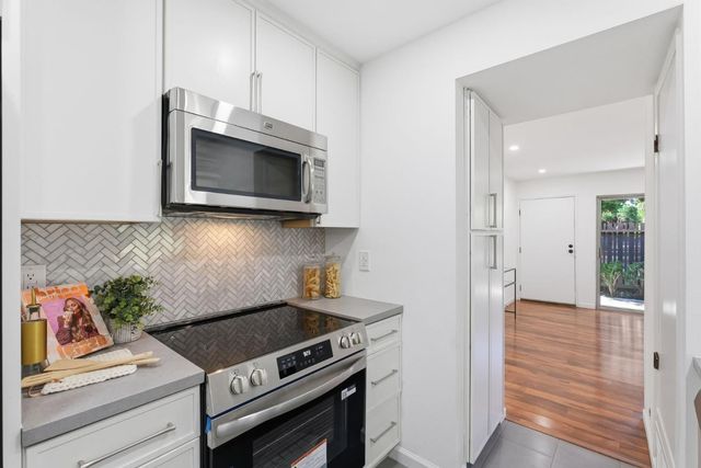 209 Red Oak Drive A, Sunnyvale, CA 94086