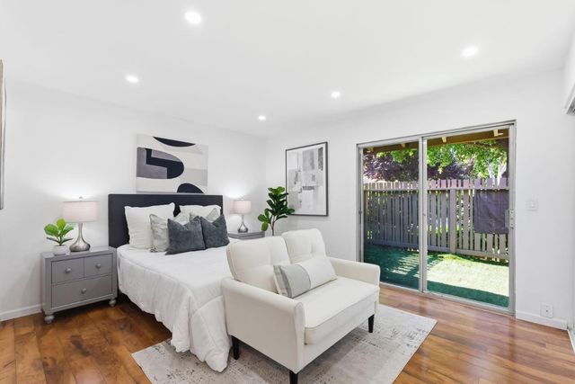 209 Red Oak Drive A, Sunnyvale, CA 94086