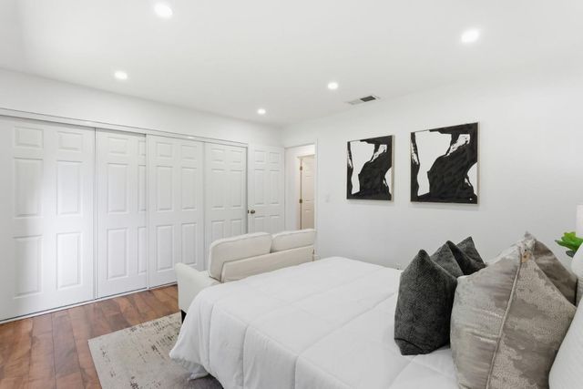209 Red Oak Drive A, Sunnyvale, CA 94086