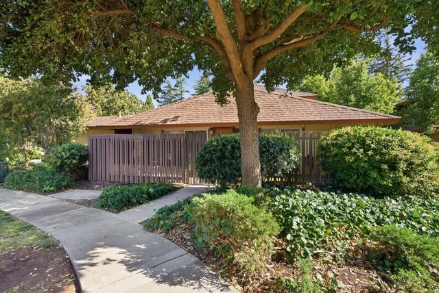 209 Red Oak Drive A, Sunnyvale, CA 94086