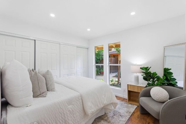 209 Red Oak Drive A, Sunnyvale, CA 94086