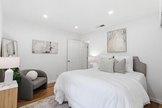 209 Red Oak Drive A, Sunnyvale, CA 94086