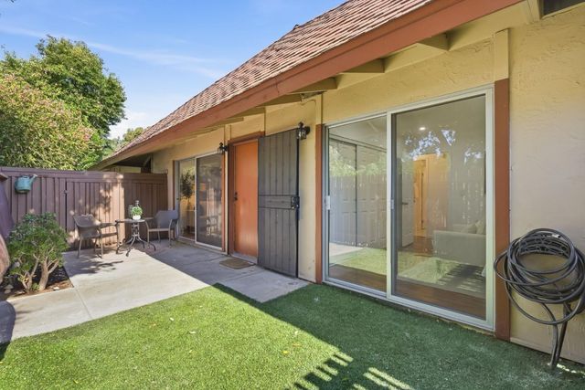 209 Red Oak Drive A, Sunnyvale, CA 94086