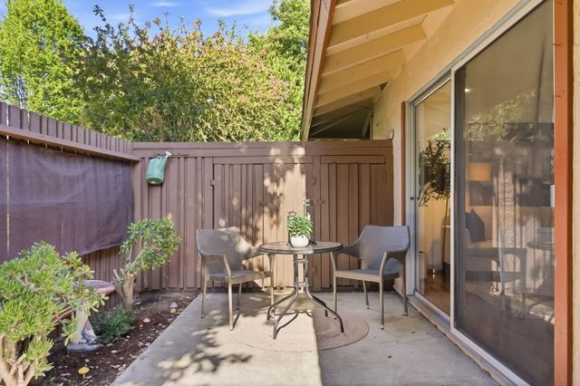209 Red Oak Drive A, Sunnyvale, CA 94086