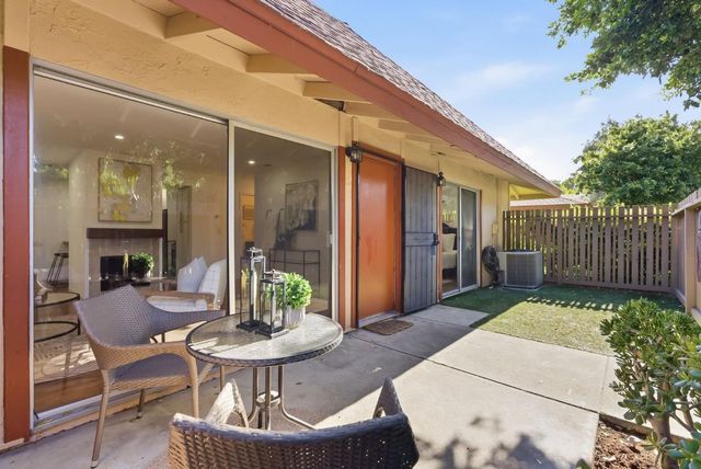209 Red Oak Drive A, Sunnyvale, CA 94086