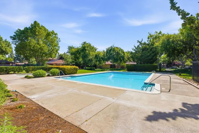 209 Red Oak Drive A, Sunnyvale, CA 94086