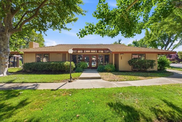 209 Red Oak Drive A, Sunnyvale, CA 94086