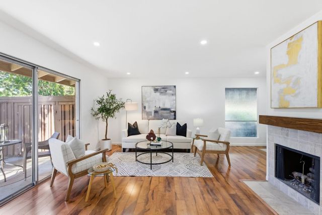209 Red Oak Drive A, Sunnyvale, CA 94086