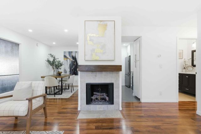 209 Red Oak Drive A, Sunnyvale, CA 94086