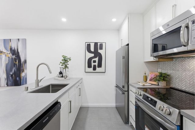 209 Red Oak Drive A, Sunnyvale, CA 94086