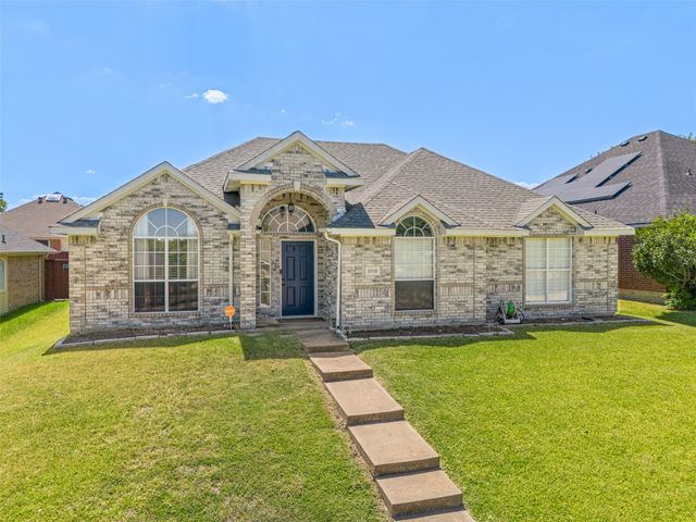 1938 Woodglen Drive, Mesquite, TX 75149